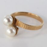 Yellow metal (tests 18ct Gold) Pearl set Ring size M weight 2.3g