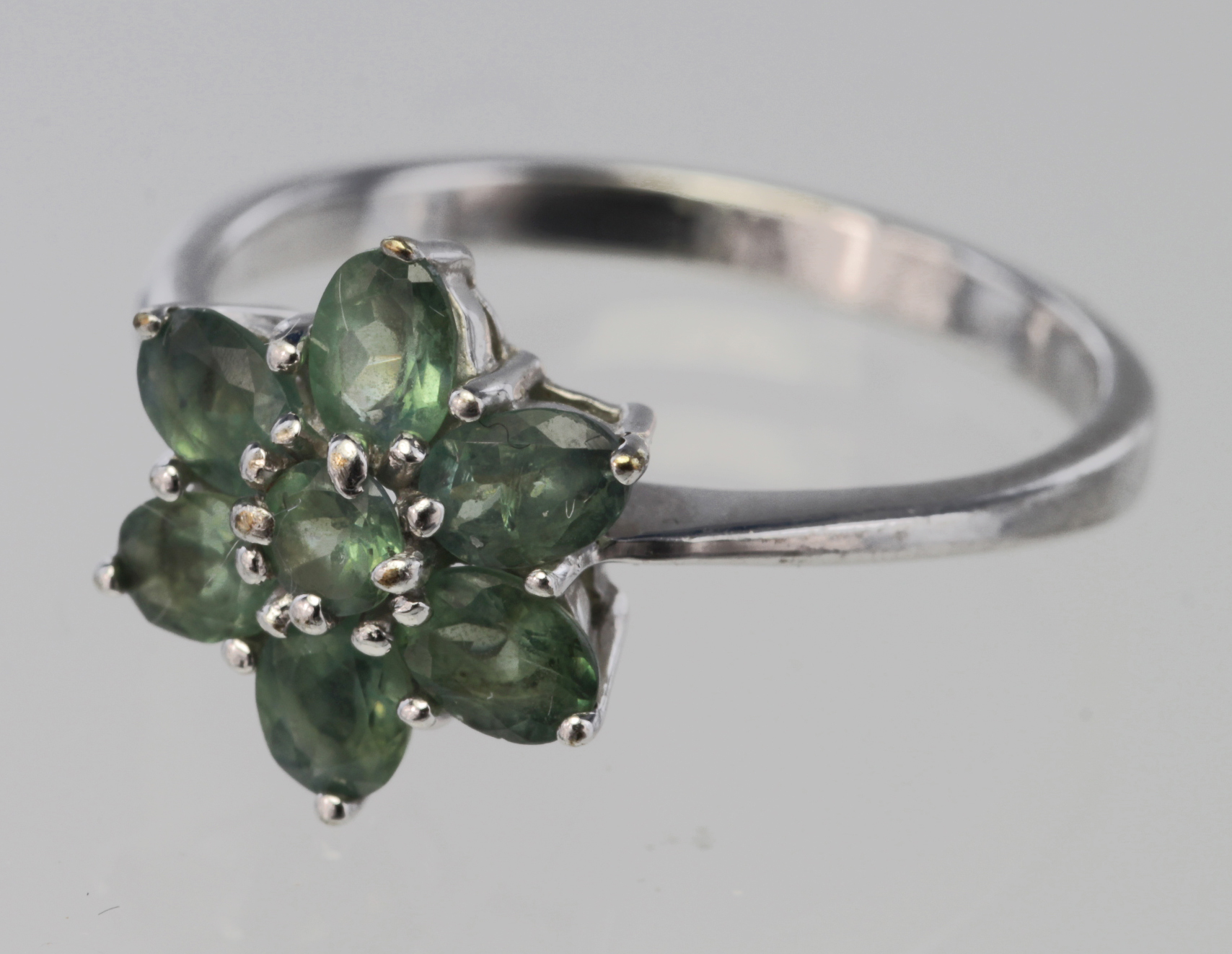 9ct White Gold Floral Emerald set Ring size M weight 2.4g