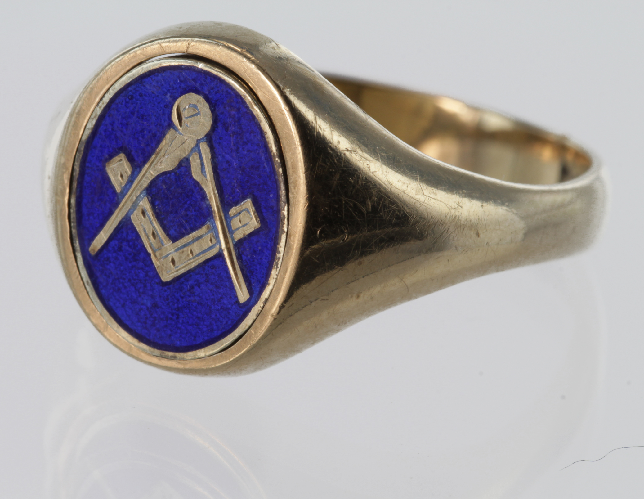 9ct Gold enamelled Masonic swivel Ring size V weight 7.0g