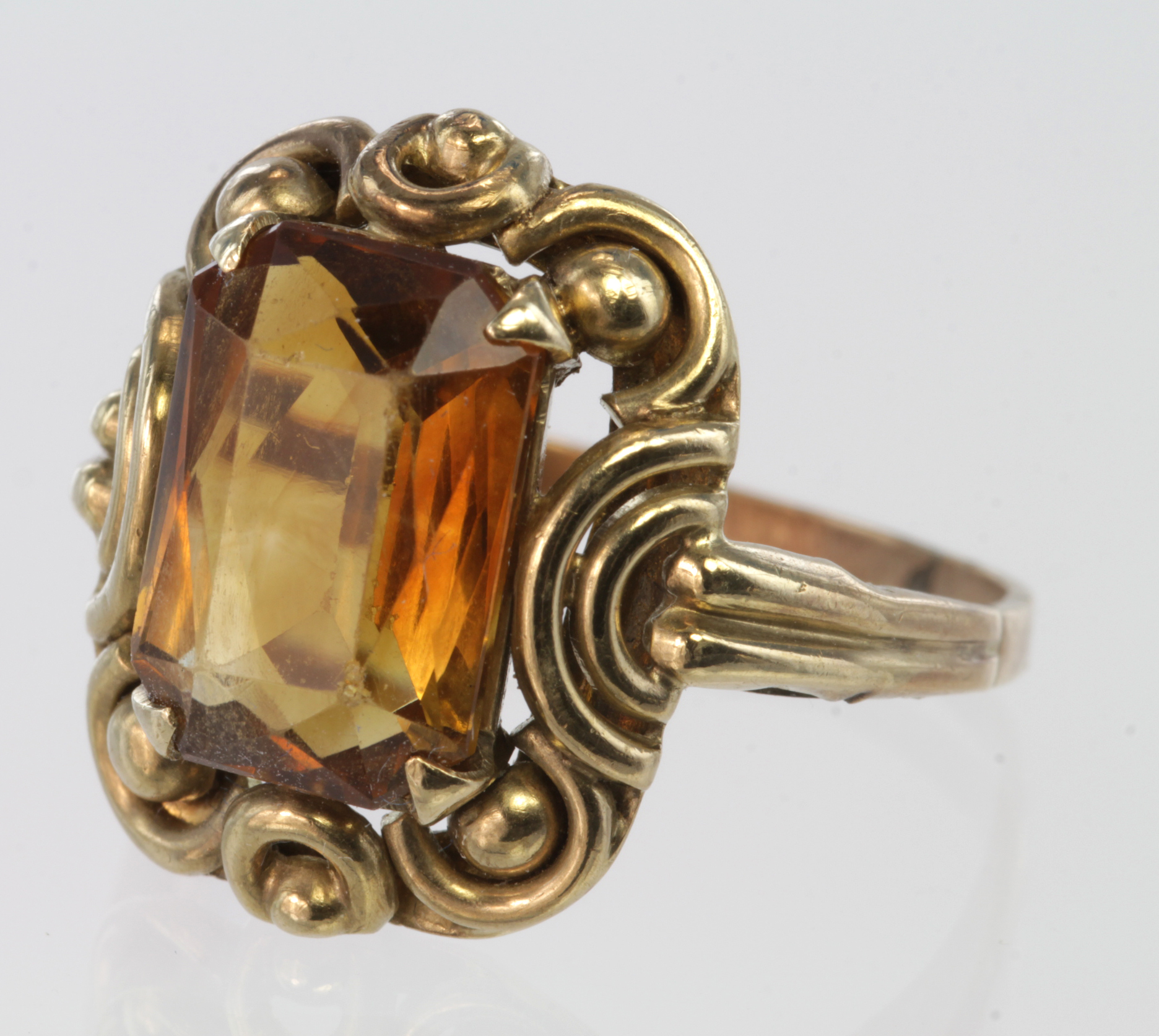 Yellow Metal (tests 9ct) Citrine Ring size O weight 3.5g