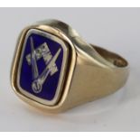 Masonic 9ct Gold ring, with masonic emblem on a blue enamelled background, size M, total weight 4.4g