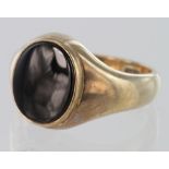 9ct Gold Onyx Gents Ring size T weight 9.3g