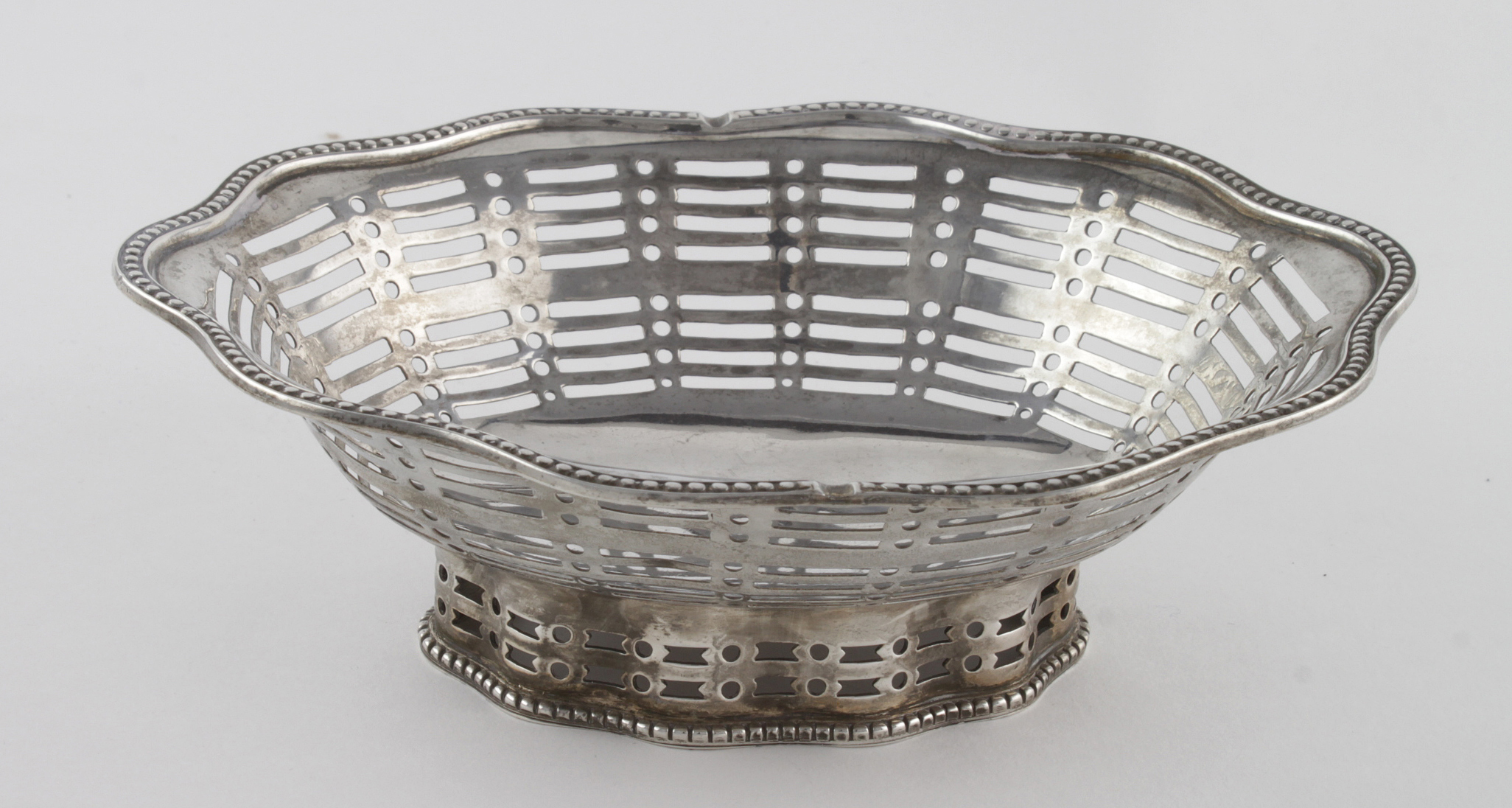 Silver bon-bon dish (possibly missing a handle). Hallmarked, RMEH, Sheffield 1900. Weight, 4 ½ oz.