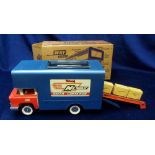 Toys, Tri-ang Hi-Way Series Vista Conveyor Pantechnicon, red cab, blue body, with loading