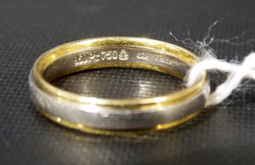 18ct gold and platinum wedding band, weight 5.1g approx.