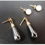 2 pairs of modern yellow metal mounted pearl earrings