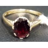 9ct. gold garnet ring, weight 1.9gms approx.