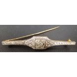 Good Art Deco early 20th Century diamond platinum mounted gold bar brooch, the central collet set