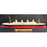 Modern model of the RMS Titanic, width 43'