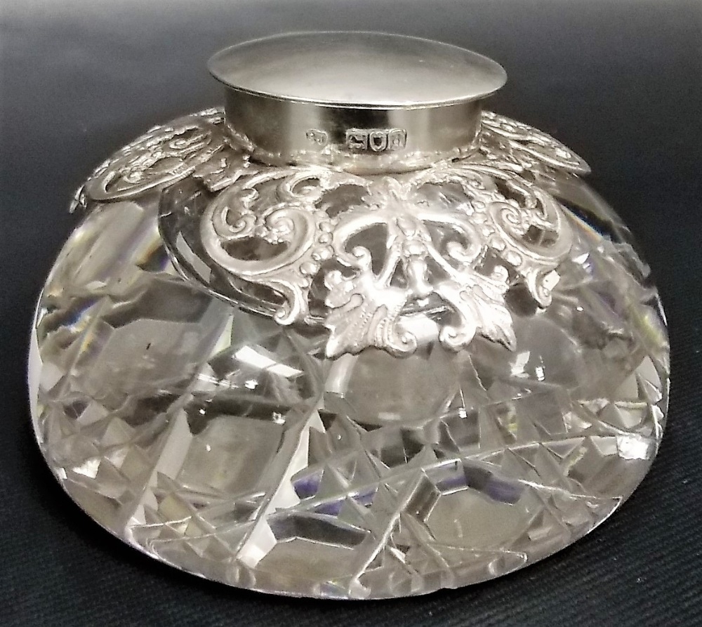 Good Victorian silver mounted and hinge lidded inkwell by Samuel Jacob, London 1899.