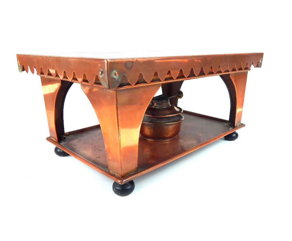 An Edwardian copper cooking / warm tray, of rectangular shape with shaped apron, raised on four - Image 3 of 3