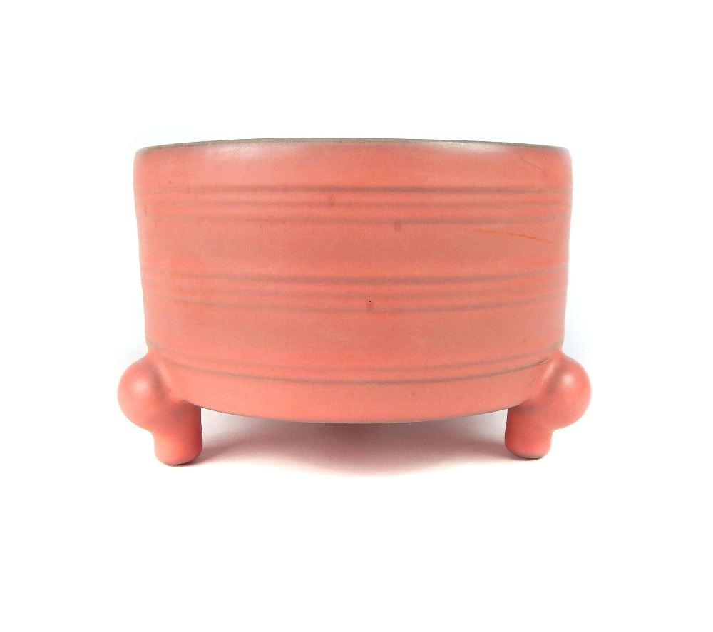 Chinese pink ceramic incense stick cauldron set on three legs, character tablet to base, 9.1x 13cm - Image 6 of 12