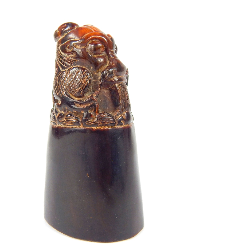 Chinese horn seal, carved mythical creature finial, 8cm h - Image 2 of 5