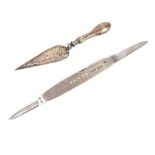 Silver trowel bookmark, 10.5cm l, and an engine turned silver pocket knife, Sheffield 1927 (2)