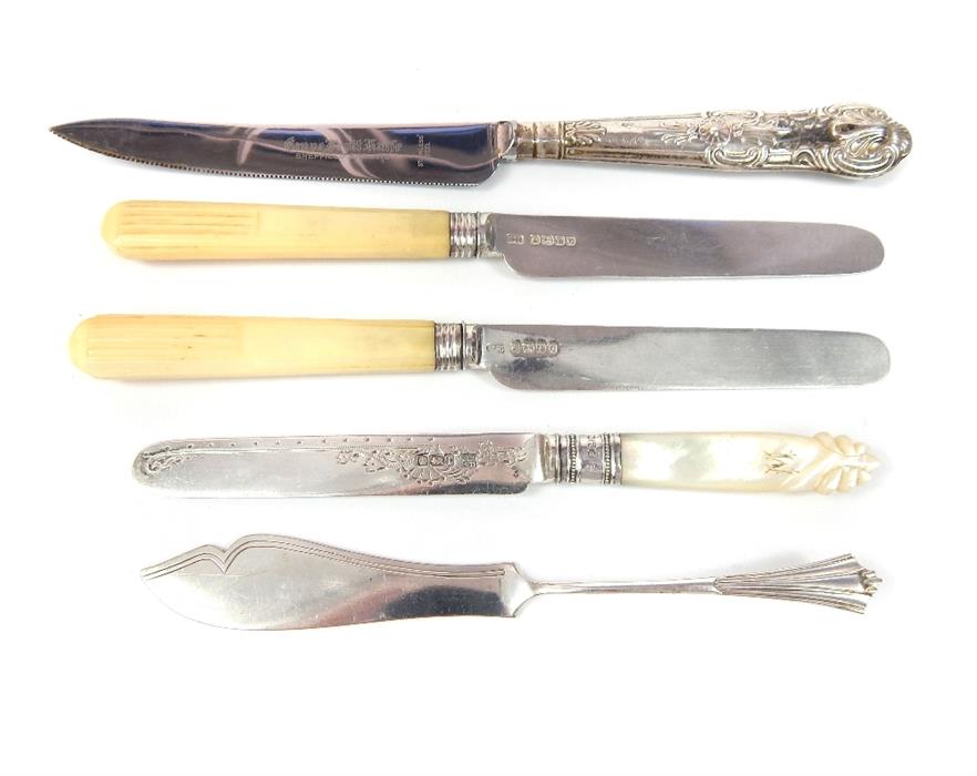 Four hallmarked silver bladed and one hallmarked handle silver knife