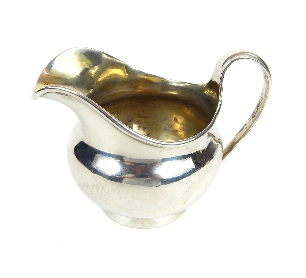 A Georgian silver cream jug - Image 6 of 12