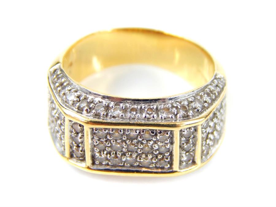 An 18 ct yellow gold and diamond-set dress ring