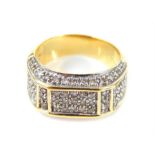 An 18 ct yellow gold and diamond-set dress ring