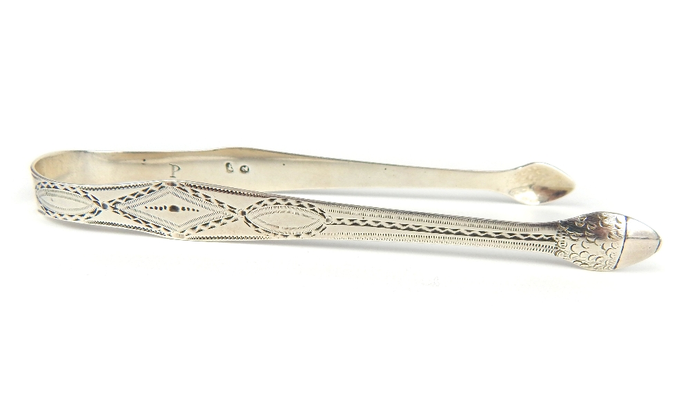 A pair of Georgian hallmarked silver sugar tongs - Image 2 of 9
