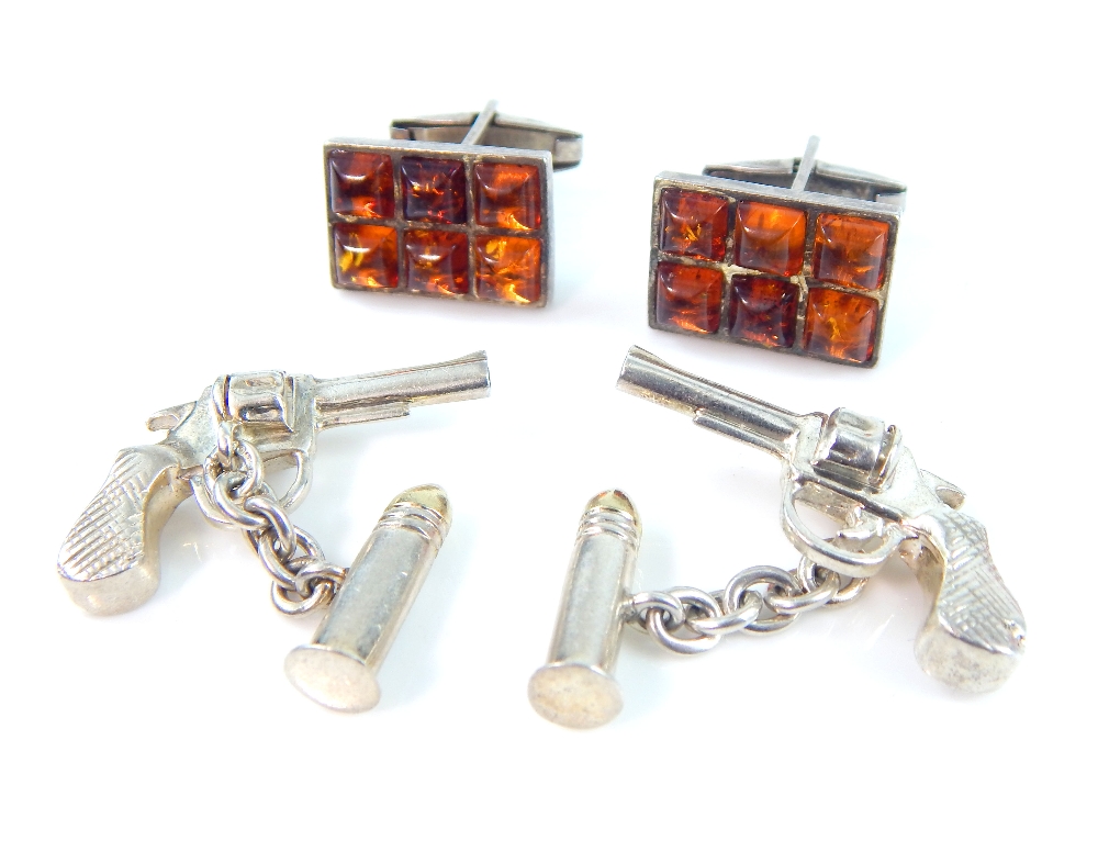 A pair of Mappin & Webb silver cuff-links and other - Image 7 of 8