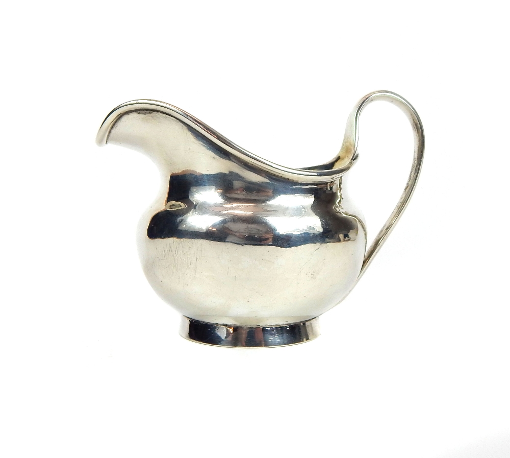 A Georgian silver cream jug - Image 9 of 12