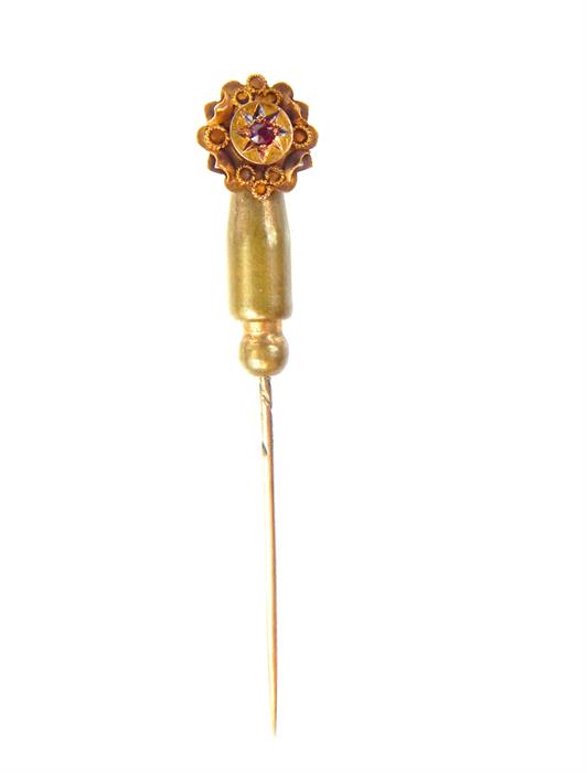 A yellow metal and ruby tie pin - Image 2 of 12