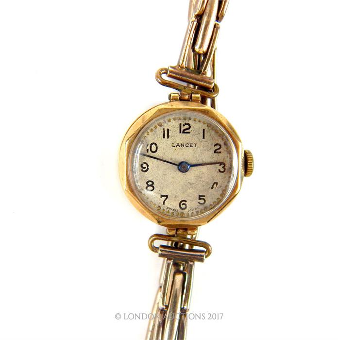 An Art Deco 9 ct yellow gold ladies wristwatch