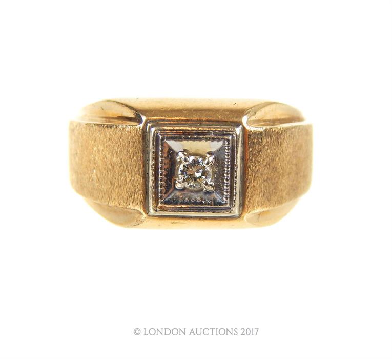 Mens 10 ct gold round cut diamond solitaire ring - Image 2 of 3