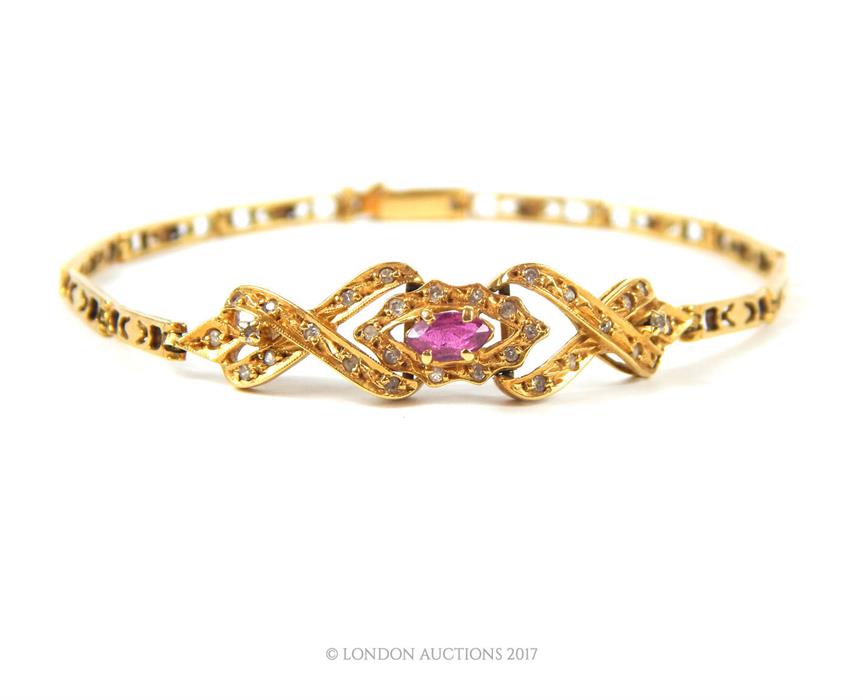 A high carat yellow metal bracelet,set with a marquise cut pink stone and diamond chips, 18 cm long,