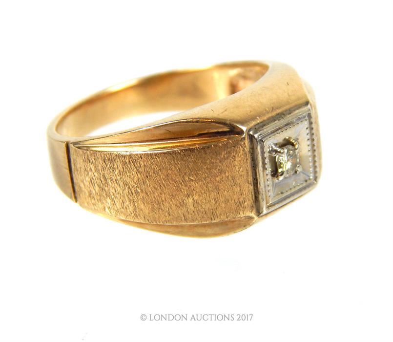 Mens 10 ct gold round cut diamond solitaire ring - Image 3 of 3