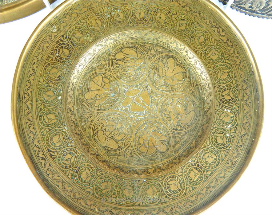 A 19th century Persian bronze dish, engraved with seven figures to the centre, and two others - Image 3 of 3