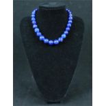 A graduated lapis lazuli beaded necklace