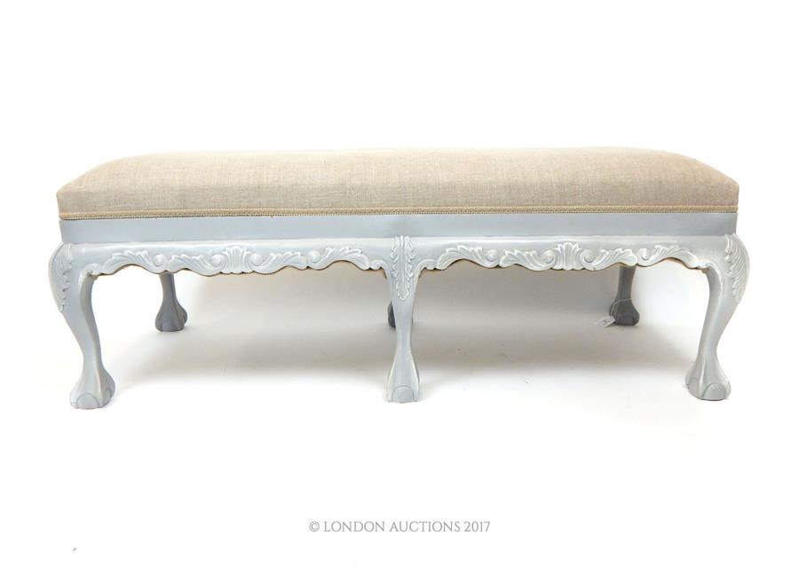 A hall seat, upholstered in grey linen, raised on a grey painted and distressed carved wooden frame - Image 2 of 2