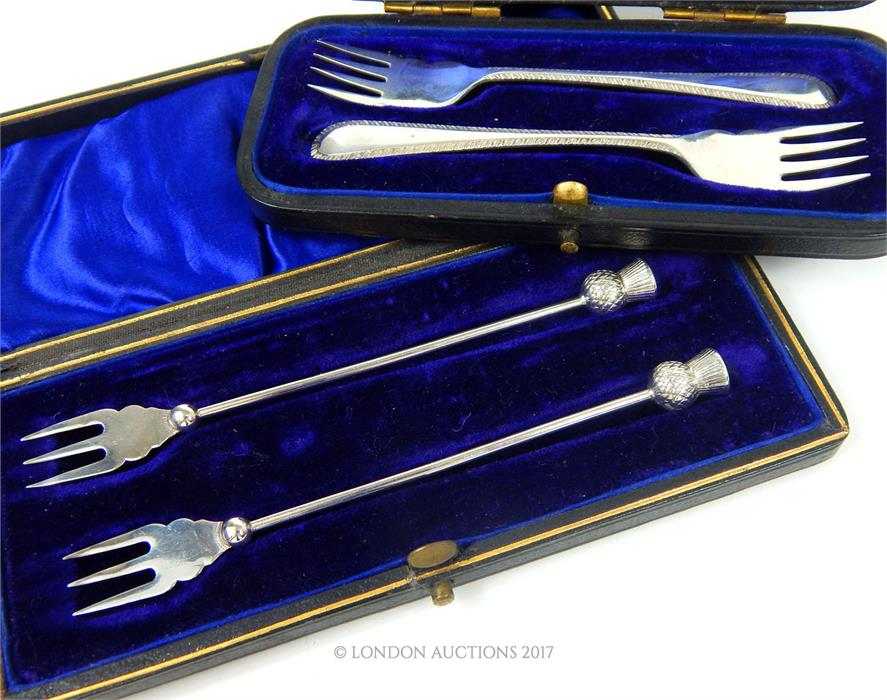 Two cased pairs of sterling silver pickle forks - Image 2 of 2