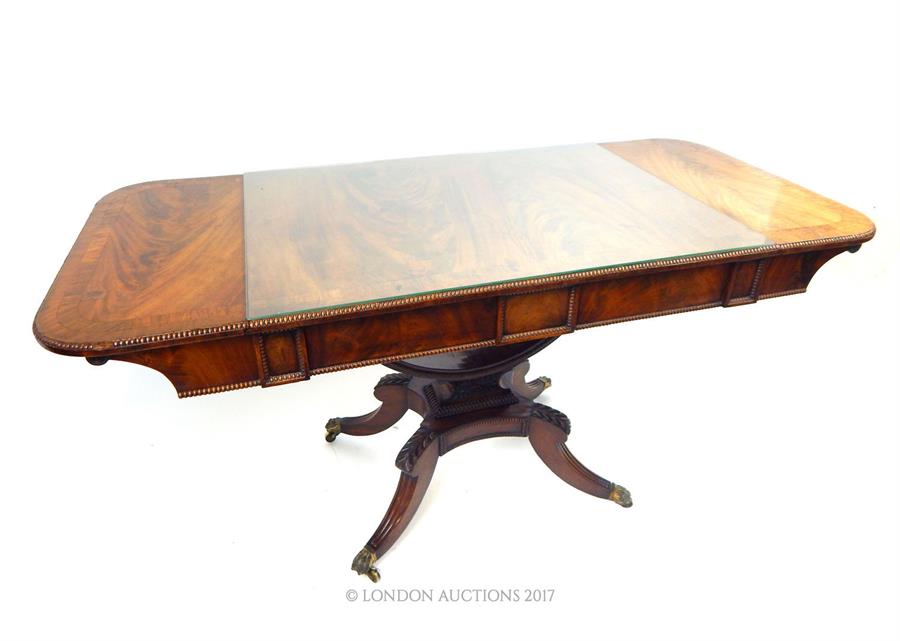 A Georgian rosewood sofa table; with bowed support fitting to is base; 143cm wide (fully - Image 2 of 3