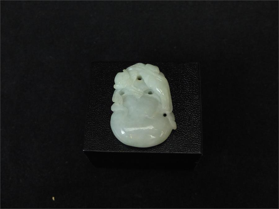 A finely carved Chinese jade pendant - Image 3 of 4