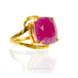 A fine, 18 ct yellow gold and 9 carat ruby dress ring