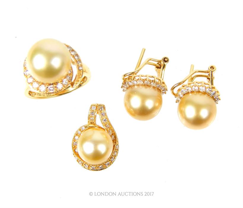 An 18 ct yellow gold, diamond and champagne- coloured South Sea pearl suite - Image 2 of 2