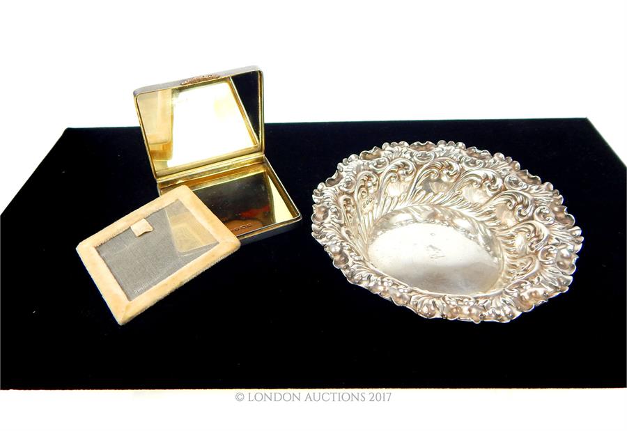 An Art Deco hallmarked sterling silver compact with a Victorian hallmarked silver bon bon dish - Image 2 of 2