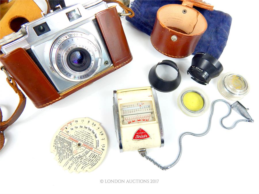 An AGFA Super Silette camera together with various accessories including a Gossen Trisix Color - Image 2 of 2