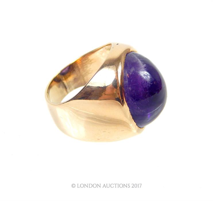 A 9 ct yellow gold amethyst cabochon ring - Image 2 of 2