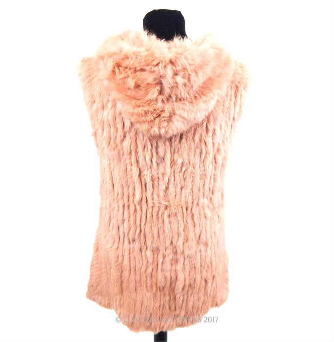 A brand-new, ladies, pale pink, rabbit fur gillet with hood - Image 4 of 4