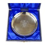 A cased sterling silver, circular Queen's Silver Jubilee dish