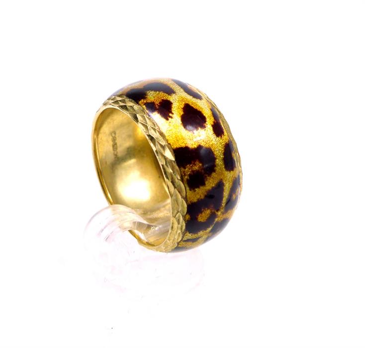 A stunning, designer, 9 ct yellow gold and leopard-skin enamelled ring