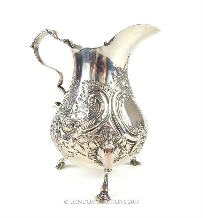 An Edwardian sterling silver creamer, maker's mark 'JB', Chester 1908/9