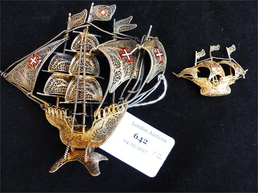 A Portuguese silver filigree ship and a smaller similar brooch - Image 2 of 2