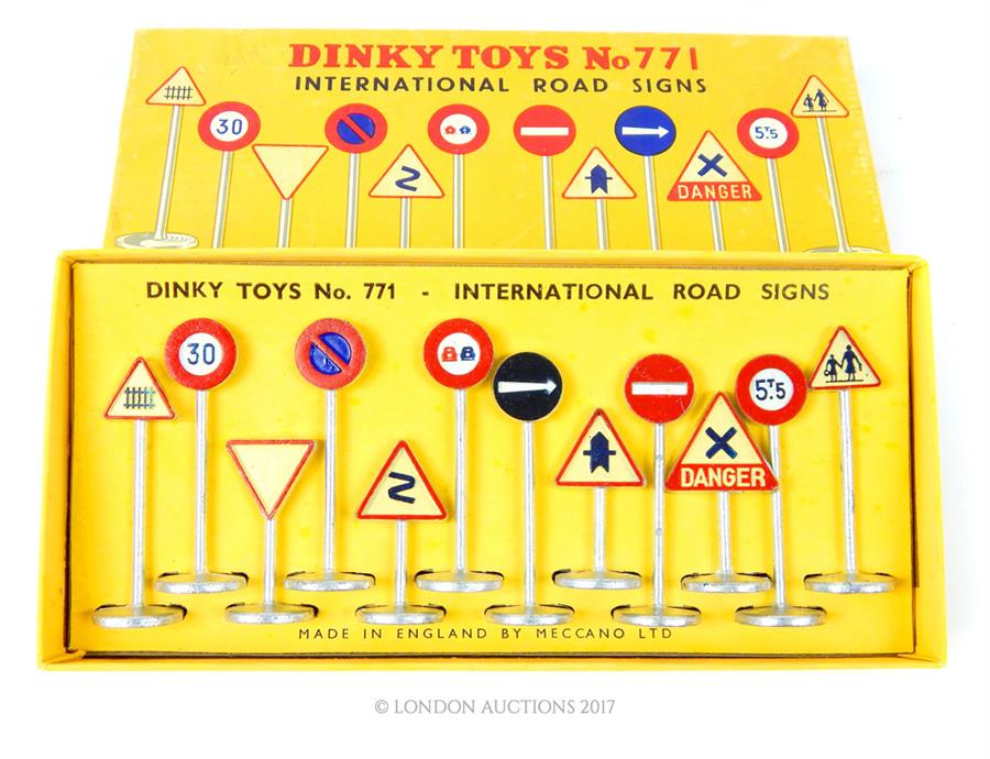 A set of Dinky Toys die-cast model "No 771" International Road Signs with box.