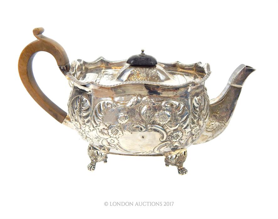 A Georgian silver tea pot with horn handle; 585g.