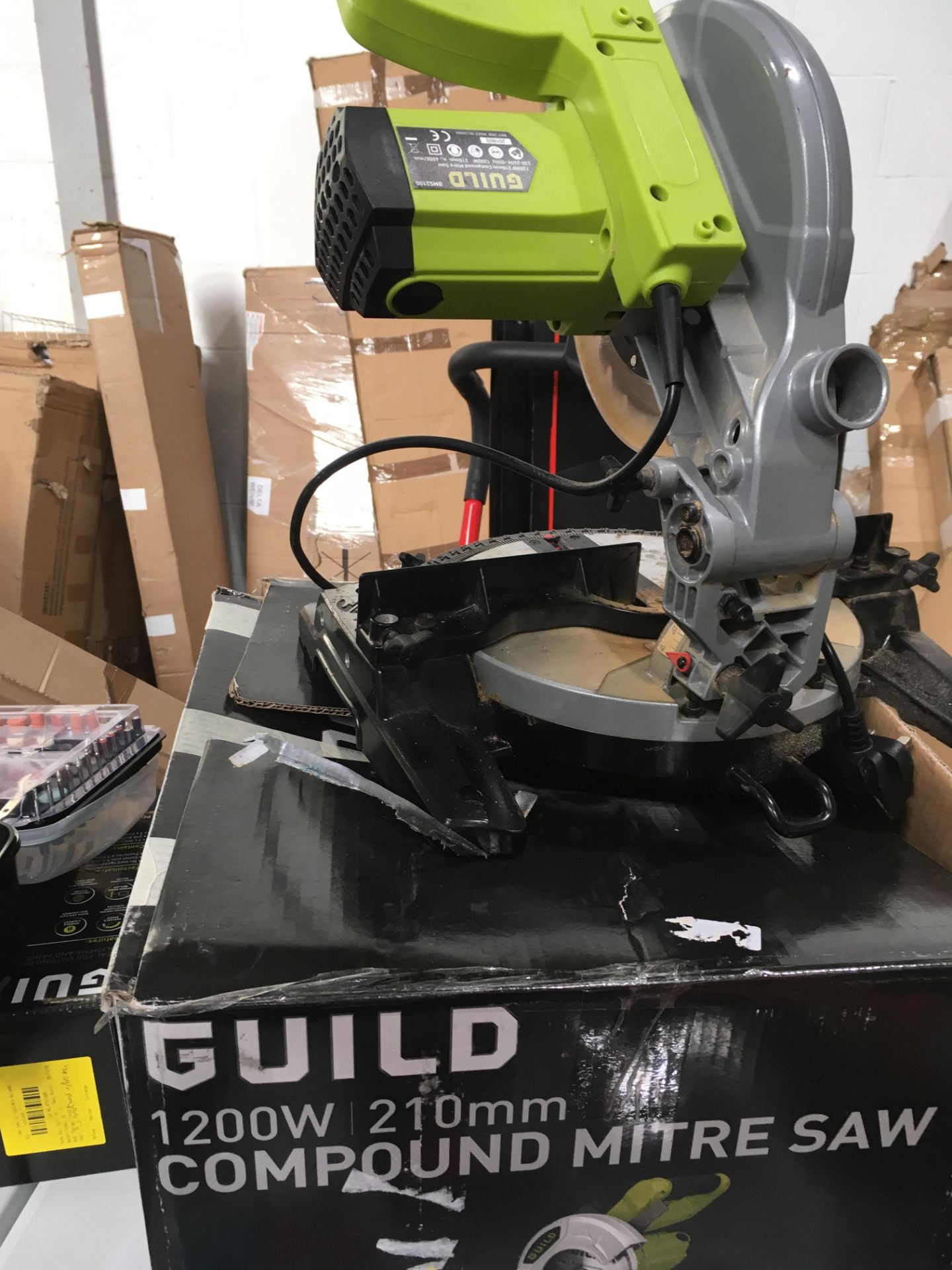 Guild 1200W / 210 mm compound mitre saw. Working customer return / clear signs of use.