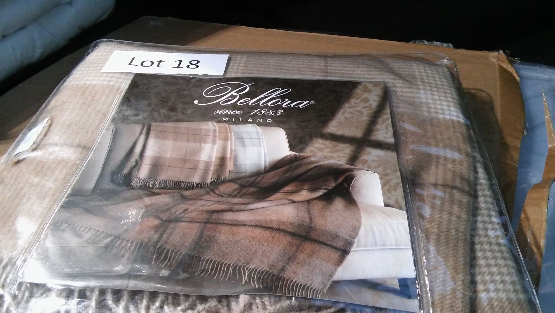 "Bellora Milano" plaid 100% wool throw. Brown/beige colours. 180 x 130cm. New.